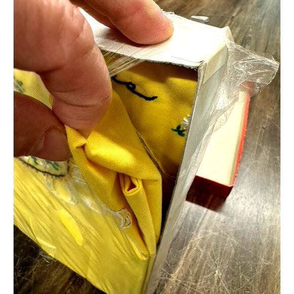 New,His & Hers Pillowcases,Yellow Hand Embroidered 70's Boxed - Picture 3 of 4